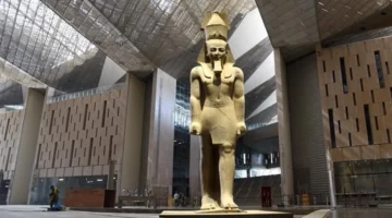 افتتاح المتحف المصري الكبير في نوفمبر 2025 مع استثناءات واضحة لرسوم الدخول تسهل الوصول إلى التراث للمواطنين والفئات الخاصة